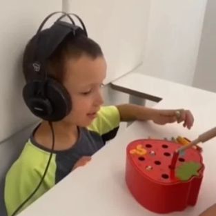 Музикотерапията при деца с аутизъм.