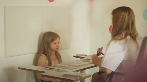 Начало на логопедичната сесия.