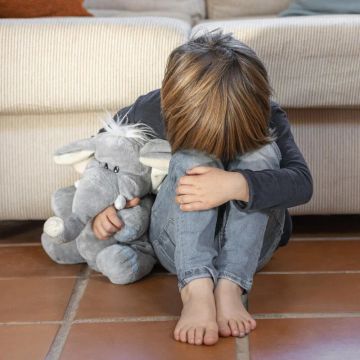 Нарастваща тревожност и ниска самооценка при дете със заекване.